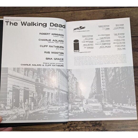 The Walking Dead by Robert Kirkman (2010, Hardcover) Book 6 - Picture 4 of 7